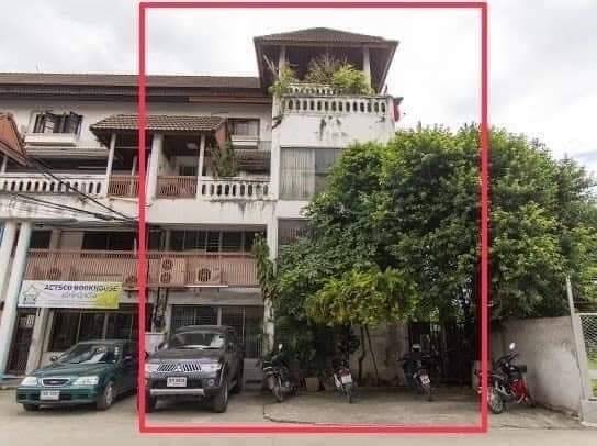 โซนช้างคลาน #อำเภอเมือง ขาย 12 ล้าน อาคารพาณิชย์ 5 ชั้น 40 ตรว. #ห้องริม ไม่ติดใคร ลมเข้าตลอด ไม่อึดอัด ใกล้เมือง เดินทางสะดวก #ซื้ออยู่เองหรือปล่อยเช่าได้ #เหมาะสำหรับทำโฮมออฟฟิศอาคารพาณิชย์ 5 ชั้น (ชั้น 5 เป็นดาดฟ้า)หน้ากว้าง 10 ลึก 16 เมตรพื้นที่ 40 ตรว.พื้นที่ใช้สอยรวม 560 ตรว. (พื้นที่ใช้สอยต่อชั้นกว้างมากๆ)5 ห้องนอน 8 ห้องน้ำ1 ห้องซักรีดห้องครัวห้องนั่งเล่นห้องรับแขกห