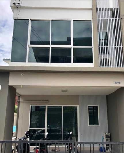 ขายทาวน์โฮม 3 ชั้น บ้านหมู่บ้านอลิชา เพลส เนื้อที่ 31 ตรว มี 3 นอน 3 น้ำ