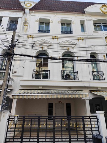 HR1417ให้เช่าทาวน์โฮม 3.5 ชั้น โครงการบ้านกลางกรุง แกรนด์เวียนนา พระราม 3 ใกล้เซ็นทรัลพระรามค่าเช่า 38,000 บาทต่อเดือน ประกัน 2 เดือน ล่วงหน้า 1 เดือนติดต่อ : คุณพร 0938091444 (เบอร์นี้แอดไลน์ได้คะ),โทร 0939833259ID Line : henghengpaulaรหัสประกาศ HR1417ให้เช่าทาวน์โฮม 3.5 ชั้น โครงการบ้านกลางกรุง แกรนด์เวียนนา พระราม 3 ใกล้เซ็นทรัลพระรามพื้นที่ใช้สอยหลังละ 208 ตรม. โดยประมาณ 3 ห้องนอน 4 ห้องน้ำ(เครื่องทำน้ำอ