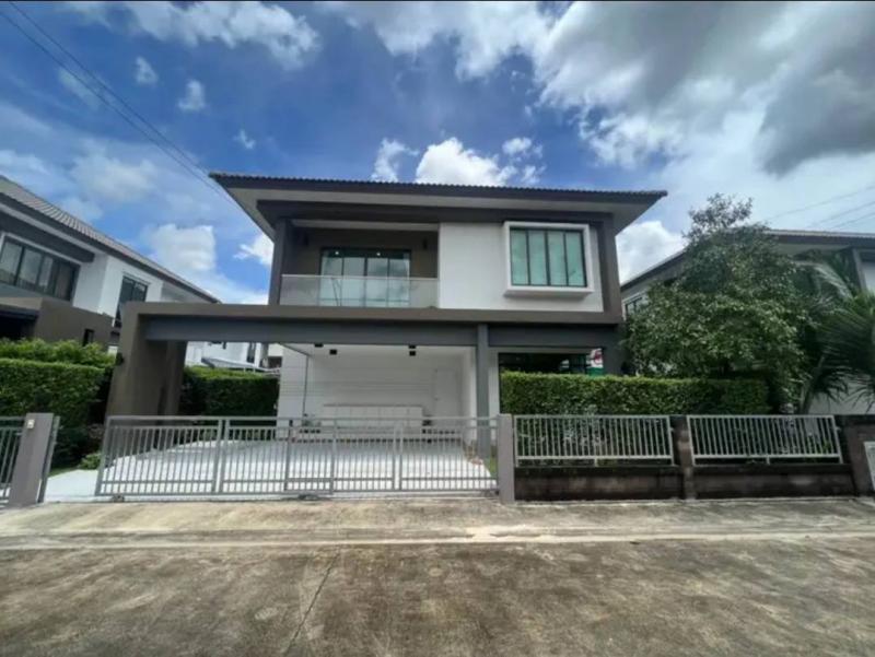 รหัสทรัพย์ R2933 ให้เช่า บ้านเดี่ยว 2ชั้น สไตล์โมเดิร์น หมู่บ้านเอชเคปซีรีน บางนา-สุขาภิบาล2 พร้อมเฟอร์นิเจอร์ 