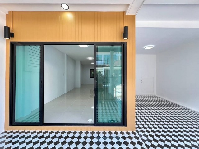 ทาวน์โฮม 2 ชั้น หมู่บ้าน การเคหะ ปากเกร็ด รีโนเวทใหม่ พร้อมอยู่