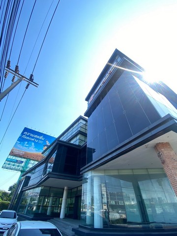 ขายโชว์รูม 4 ชั้น บนพื้นที่ดินขนาด 1 ไร่ 2 งาน 92 ตร.วา ย่านพระราม 9 พร้อมลิฟท์  และ ลิฟต์ 2 ตัว สำหรับเคลื่อนย้ายรถยนต์ พร้อมรองรับที่จอดรถ