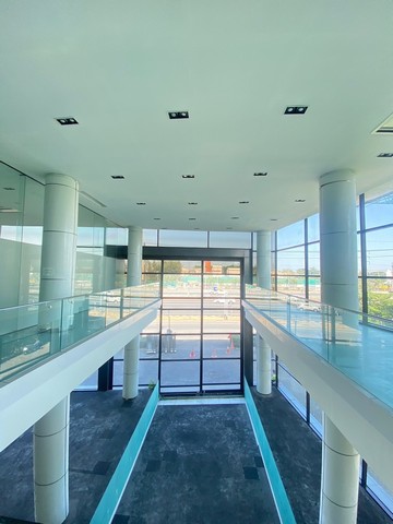 ขายโชว์รูม 4 ชั้น บนพื้นที่ดินขนาด 1 ไร่ 2 งาน 92 ตร.วา ย่านพระราม 9 พร้อมลิฟท์  และ ลิฟต์ 2 ตัว สำหรับเคลื่อนย้ายรถยนต์ พร้อมรองรับที่จอดรถ