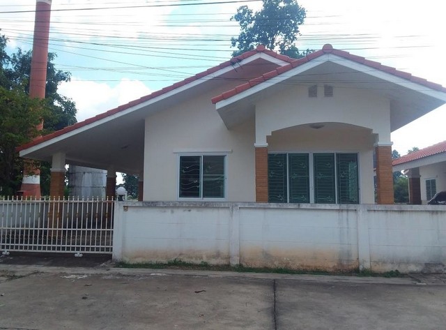   รายละเอียดเพิ่มเติม Code ID :  PSC00752  ราคาขาย  2,150,500   บาท- ขนาดพื้นที่ :  50.00 ตร.ว.- พื้นที่ใช้สอย :  111.00 ตร.ม. - จำนวนห้อง :  3 ห้องนอน 2 ห้องน้ำ  - ที่จอดรถ :    1  คันพิกัดทรัพย์ :  https://maps.app.goo.gl/qnqw43FZZhNWyG5K8    สถานที่ใกล้เคียง- ใกล้  โรงพยาบาลมหาวิทยาลัยเทคโนโลยีสุรนารี- ใกล้  มหาวิทยาลัยเทคโนโลยีสุรนารี- ใกล้  สวนสัตว์นครราชสีมา- ใกล้  วัดไชยมงคลสอบถามเพิ่มเติม/นัดชมโทร. 097-419-5982(พลอย)โทร. 096-932-4624(ออมสิน)Line : @panaya (ม�