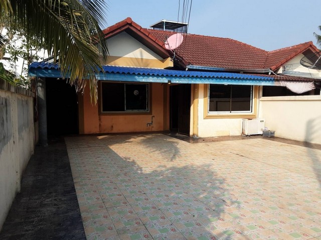   รายละเอียดเพิ่มเติม Code ID :  PSC00750  ราคาขาย  2,100,000 บาท- ขนาดพื้นที่ :  50.00 ตร.ว.- พื้นที่ใช้สอย :  68.00 ตร.ม. - จำนวนห้อง :  2 ห้องนอน 2 ห้องน้ำ  - ที่จอดรถ :    1  คัน พิกัดทรัพย์ :  https://maps.app.goo.gl/X1L6hQUkFNGkMsaM7    สถานที่ใกล้เคียง- ใกล้  โฮมโปร พัทยาเหนือ- ใกล้  บี๊กซี เอ็กซ์ตร้า พัทยา 3- ใกล้  เซ็นทรัล พัทยา- ใกล้  โรงพยาบาลกรุงเทพพัทยาสอบถามเพิ่มเติม/นัดชมโทร. 097-419-5982(พลอย)โทร. 096-932-4624(ออมสิน)Line : @panaya (มี@ด้านหน้า)ปรึกษาสิน�