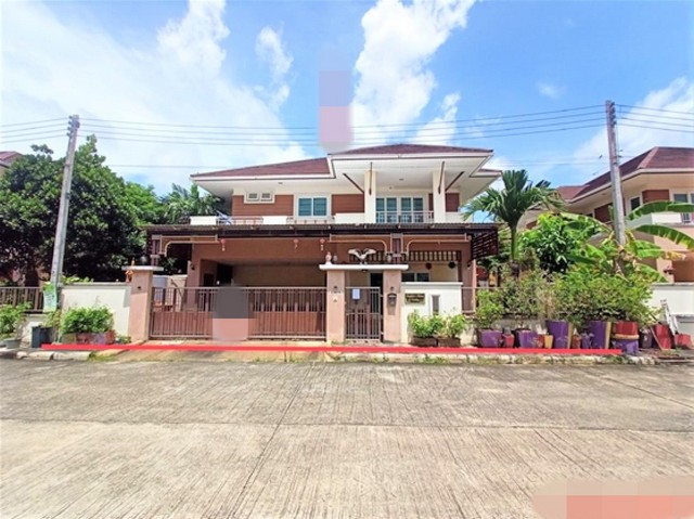 รายละเอียดเพิ่มเติมCode ID :    PKK02-15911ราคาขาย            6,900,000 บาท- ขนาดพื้นที่ :   74.40 ตร.ว - พื้นที่ใช้สอย :     375.45 ตร.ม- จำนวนห้อง :    3 ห้องนอน 3 ห้องน้ำ- ที่จอดรถ :    1-2 คัน- บ้านเดี่ยว :      2 ชั้น- บ้านเดี่ยวหันทางทิศ : -- อายุอาคาร :    9 ปีพิกัดทรัพย์ :    https://maps.app.goo.gl/RrPQgYJJWbvNZYfdAสถานที่ใกล้เคียง- ใกล้โลตัส โกลเฟรช สิงหนคร- ใกล้โลตัส โกเฟรช บ้านควนหิน สงขลา- ใกล้โรงพยาบาลสงขลา - ใกล้ไทวัสดุ สาขาสงขลาสอบถามเพิ่มเติ