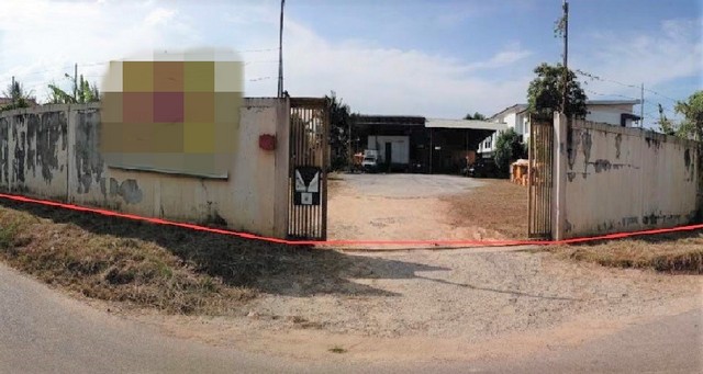 รายละเอียดเพิ่มเติมCode ID :   PKK02-15567ราคาขาย     14,409,000 บาท- ขนาดพื้นที่ :  1,022 ตร.ว (2 ไร่ / 2 งาน / 22 ตร.ว) - พื้นที่ใช้สอย :    765 ตร.ม- จำนวนห้อง :   3 ห้องนอน 2 ห้องน้ำ- ที่จอดรถ :      1-2 คัน- บ้านเดี่ยว :       1 ชั้น- บ้านเดี่ยวหันทางทิศ : -- อายุอาคาร :    19 ปีพิกัดทรัพย์  :    https://maps.app.goo.gl/qrYcJS1pro7EMQVJ6สถานที่ใกล้เคียง- ใกล้โลตัส หาดใหญ่- ใกล้โรงพยาบาลส่งเสริมสุขภาพตำบลควนลัง - ใกล้เมกาโฮม หาดใหญ่- ใกล้ไทวัสดุ สาขาหาดใหญ่ส