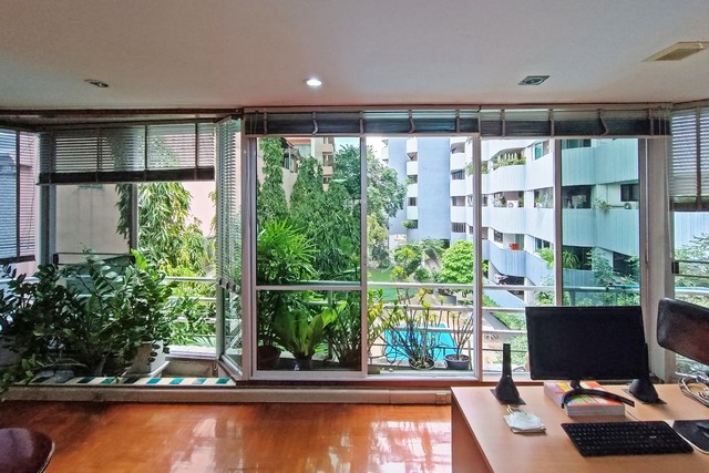 พรีเมียร์ คอนโดมิเนียม สุขุมวิท 24 Duplex Penthouse ส่วนตัวทั้งชั้น