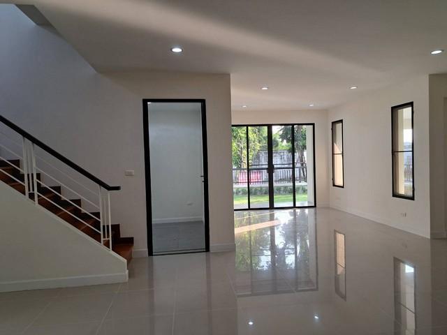 ขายบ้านเดี่ยว 2 ชั้น ย่านราม 2 ประเวศ หมู่บ้านเลควิวพาร์ค วงแหวนบางนา-ราม2  เนื้อที่ 74.4 ตร.ว 5 ห้องนอน 6 ห้องน้ำ พื้นที่ใช้สอย 300 ตรม.