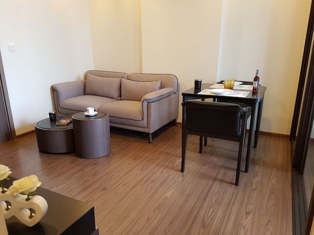 The Line Sukhumvit 71, clean, private, peaceful, 17th floor, BTS Phra Khanong.***Service for selling/renting houses, condos and giving advice. If interested, contact at any time***Interested in additional details or pictures or making an appointment to see the room?Contact Ekachai (Aui)T. 089-799-5598Line ID: @auiauiaui001 (add @ in front)-------------------------------------------------- ------------Room type: 1 bedroom, 1 bathroomSize 30.5 sq m., 17th floorNew, clean room, beautifully decorated, ready to move in.details-------------------------------------------------- ------------Rental price: 17,000 baht/month-------------------------------------------------- ------------facilities- swimming pool– Fitness- library– Sky garden-------------------------------------------------- -----------------------------------------*Nearby important places (Based on information from Google Map)- Habito mall : 800 m.- Summer Hill : 600 m.- Gateway Ekkamai : 1.3 km.- Century the movie plaza On Nu