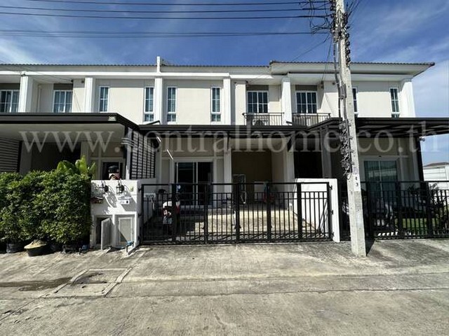 รหัสทรัพย์  4839ทาวน์โฮม เดอะคอนเนค วงแหวน-พระรามเก้าที่ตั้ง : ถนนกาญจนภิเษก แขวงทับช้าง เขตสะพานสูง กรุงเทพมหานคร 10250รายละเอียดทรัพย์- ทาวน์โฮม 2 ชั้น, ขนาดที่ดิน 18.2 ตารางวา, พื้นที่ใช้สอย 117 ตารางเมตร- 3 ห้องนอน, 2 ห้องน้ำ, 1 ห้องรับแขก, 1 ห้องครัว 1 ที่จอดรถ- หน้าบ้านหันทิศตะวันออกสิ่งอำนวยความสะดวก- ระบบรักษาความปลอดภัย 24 ชั่วโมง, รปภ., กล้อง CCTV- สวนสาธารณะ ฟิตเนส สระว่ายน้