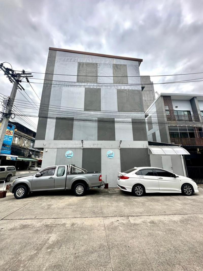 EPL-BR0068 ให้เช่าอาคารพาณิชย์ 3.5 ชั้น รามคำแหง 21 ใกล้ ม.รามคำแหง โครงการ The Prime ห้องมุม  3ห้องนอน 3ห้องน้ำ มีที่จอดรถ  3 คัน