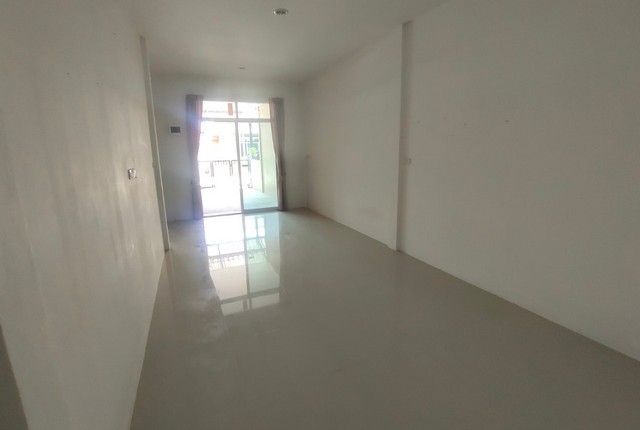 ขายทาวน์เฮ้าส์    อำเภอเวียงสระ สุราษฎร์ธานี (PKK03-05530)