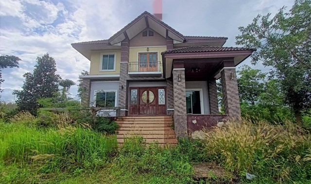 รายละเอียดเพิ่มเติมCode ID :    PKK02-12527ราคาขาย        3,951,000 บาท- ขนาดพื้นที่ :    80 ตร.ว - พื้นที่ใช้สอย :     254.32 ตร.ม- จำนวนห้อง :    3 ห้องนอน 3 ห้องน้ำ- ที่จอดรถ :    1-2 คัน- บ้านเดี่ยว :      2 ชั้น- บ้านเดี่ยวหันทางทิศ : -- อายุอาคาร :    11 ปีพิกัดทรัพย์ :   https://maps.app.goo.gl/pqwrKGcLQtxNkEa8Aสถานที่ใกล้เคียง- ใกล้บิ๊กซี ซูเปอร์เซ็นเตอร์ นาทวี- ใกล้โรงพยาบาลสมเด็จพระบรมราชินีนาถ ณ อำเภอนาทวี- ใกล้โรงเรียนบ้านนาทวี- ใกล้โรงเรีย