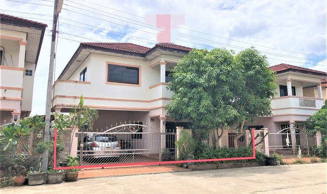 รายละเอียดเพิ่มเติมCode ID :    PKK02-09938ราคาขาย          2,901,000 บาท- ขนาดพื้นที่ :   49 ตร.ว - พื้นที่ใช้สอย :     196.25 ตร.ม- จำนวนห้อง :    3 ห้องนอน 4 ห้องน้ำ- ที่จอดรถ :    1-2 คัน- บ้านเดี่ยว :      2 ชั้น- บ้านเดี่ยวหันทางทิศ : -- อายุอาคาร :    14 ปีพิกัดทรัพย์ :   https://maps.app.goo.gl/QYmUZ9sAxR5PhQxH7สถานที่ใกล้เคียง- ใกล้โลตัส หาดใหญ่ - ใกล้โรงพยาบาลหาดใหญ่- ใกล้ไทวัสดุ สาขาหาดใหญ่- ใกล้สำเพ็งหาดใหญ่สอบถามเพิ่มเติม/นัดชมโทร. 097-419-5982(พลอย)�