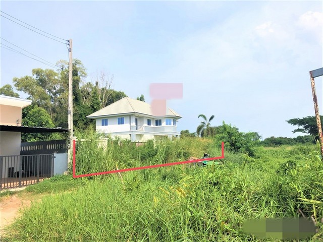 รายละเอียดเพิ่มเติมCode ID :    PKK02-13620ราคาขาย          7,187,000 บาท- ขนาดพื้นที่ :   157.70 ตร.ว (1 งาน / 57.70 ตร.ว) - พื้นที่ใช้สอย :     193.50 ตร.ม- จำนวนห้อง :    5 ห้องนอน 3 ห้องน้ำ- ที่จอดรถ :    1-2 คัน- บ้านเดี่ยว :      2 ชั้น- บ้านเดี่ยวหันทางทิศ : -- อายุอาคาร :    8 ปีพิกัดทรัพย์ :   https://maps.app.goo.gl/YZzzzJBzX45sACwv8สถานที่ใกล้เคียง- ใกล้ตลาดสุขใจ ขวัญใจทุกคน- ใกล้โลตัสโกเฟรช @ ท่าสะอ้าน สงขลา- ใกล้โรงพยาบาลเมืองสงขลา - ใกล้โลตัส สงขลาสอบถ�