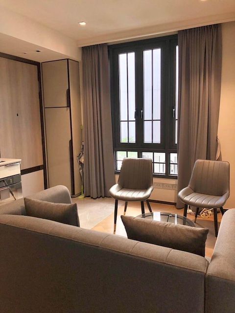 The Reserve Sukhumvit 61, nice, clean, safe, 3rd floor, BTS Ekkamai.***Service for selling/renting houses, condos and giving advice. If interested, contact at any time***Interested in additional details or pictures or making an appointment to see the room, please contact Ekachai.T. 089-799-5598Line ID: @auiauiaui001 (add @ in front) (Agent Post)Room type: 1 bedroom, 1 bathroomSize 48 sq m., 3rd floorClean room, beautifully decorated, ready to move in.details-------------------------------------------------- ------------Rental price: 40,000 baht per month-------------------------------------------------- ------------* Complete electrical appliances- Air conditioning- fridge- TV- washing machine-------------------------------------------------- ------------*Nearby important places (Based on information from Google Map)- Donki Mall Thonglor : 400 m.- BTS Ekkamai- Emquartier : 2.7 km.- Emporium : 2.8 km.- Bangkok University: 2.9 km.- Sukhumvit Hospital: 1.4 km.-----------------------------
