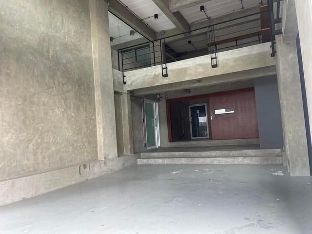 ให้เช่าอาคารสำนักงาน 6 ชั้น รวมดาดฟ้า หลังมุม ซอยพระรามเก้า 43 ขนาดมากกว่า 900 ตรม. 10 ห้อง  9 ห้องน้ำ ที่ดิน 73. ตร.วา