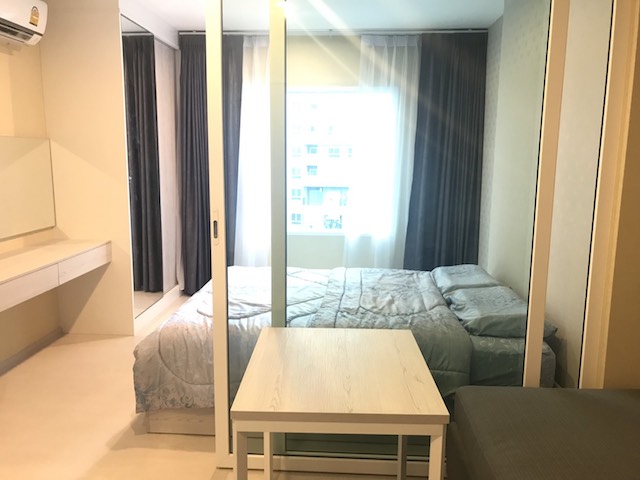 Aspire Erawan, nice, clean, private, 7th floor, BTS Chang Erawan.***Service for selling/renting houses, condos and giving advice. If interested, contact at any time***Interested in additional details or pictures or making an appointment to see the room?Contact Ekachai (Aui)T. 089-799-5598Line ID: @auiauiaui001 (add @ in front)Room type: 1 bedroom, 1 bathroomSize 29.3 sq m., 7th floor, Building BNew, clean room, beautifully decorated, ready to move in.details-------------------------------------------------- ------------Rental price: 10,000 baht per month-------------------------------------------------- ------------*Facilities worth using- Common garden, 1st floor, 5th floor, 31st floor- swimming pool- Game room- Co-working Space- Boxing Zone- Climb Zone-------------------------------------------------- ------------*Nearby important places (Based on information from Google Map)- Convenience store/coffee shop/restaurant: Shop area in front of the project.- Big C Jumbo Samrong: 2.4 km.- 