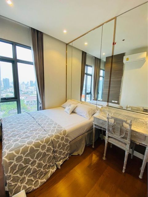 เช่าออฟฟิศสีลม บางรัก อาคาร ซิลลิค เฮ้าส์  รถไฟฟ้า BTS สถานีศาลาแดง O2,512,59O9,  O84,543,4833www.irentoffice.com