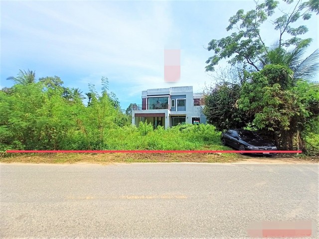 รายละเอียดเพิ่มเติมCode ID :    PKK02-09943ราคาขาย        3,696,000 บาท- ขนาดพื้นที่ :    200 ตร.ว (2 งาน) - พื้นที่ใช้สอย :      320 ตร.ม- จำนวนห้อง :    2 ห้องนอน 2 ห้องน้ำ- ที่จอดรถ :    1-2 คัน- บ้บ้านเดี่ยว   :      2 ชั้น- บ้านเดี่ยวหันทางทิศ : -- อายุอาคาร :    9 ปีพิกัดทรัพย์ :  https://maps.app.goo.gl/3oVTsQp3nx3fManC8สถานที่ใกล้เคียง- ใกล้โลตัส โกเฟรช แยกลำไพล สงขลา - ใกล้โลตัส โกเฟรช เทพา สงขลา- ใกล้โรงพยาบาลเทพา - ใกล้โรงเรียนบ้านพรุตูสอบถามเพิ่�