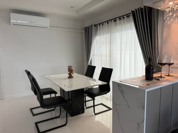 ให้เช่า 45,000 บาท/เดือน 71.5 ตรว. 4 นอน 3 น้ำ ศุภาลัย พาร์ควิลล์ หางดง บ้านเดี่ยว 2 ชั้น เฟอร์นิเจอร์ครบ หิ้วกระเป๋าพร้อมเข้าอยุ่ได้เลยค่ะ