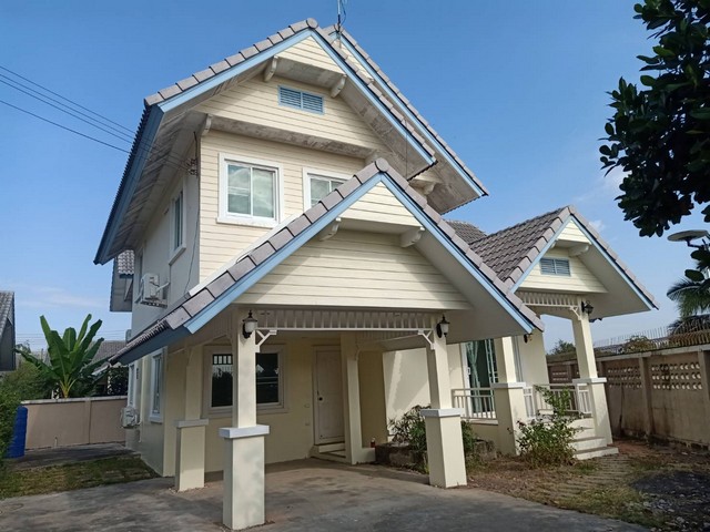 ขายบ้าน 3นอน2น้ำ 75.3ตรว. 2.99ล้านบาท ของแถม บ้านนนนิภา แม่โจ้ ต.หนองหาร อ.สันทราย เชียงใหม่พื้นที่บ้าน 75.3 ตารางวา พื้นที่ใช้สอยตัวบ้าน 132 ตารางเมตร3 ห้องนอน 2 ห้องน้ำ พื้นปูหินอ่อน ทั้งหลังรีโนเวทใหม่ แถมแอร์ใหม่ 2 เครื่อง ในห้องนอนใหญ่ชั้นบน และ ห้องนอนเล็กชั้นล่างชุดเฟอร์นิเจอร์ ในห้องนอนใหญ่ ของ Koncept ทั้งชุดตู้เย็นใหม่ ในห้องครัว เครื่องทำน้ำอุ่นใหม่ ใน 2 ห้องน้ำร