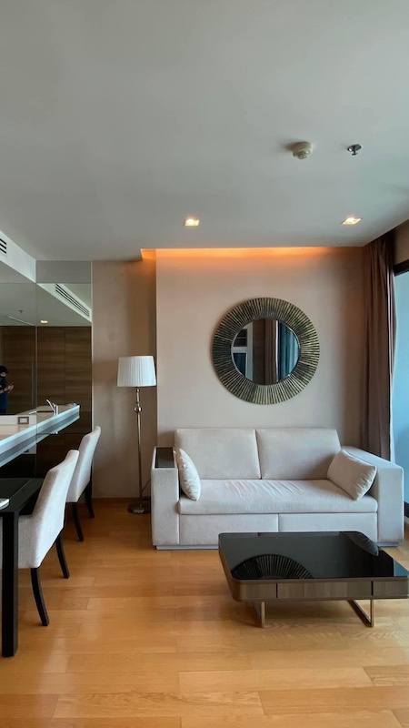 BH2621 ให้เช่า-ขาย คอนโด THE ADDRESS สาทร ใกล้รถไฟฟ้า BTS เซนต์หลุยส์  Super Luxury ใจกลางสาทรเช่าเดือนละ 45,000 สัญญา 1 ปีขายเพียง 12.99 ล้านBH2621 คอนโด THE ADDRESS สาทรวิวอลังตึก Mahanakorn แลนด์มาร์คของกรุงเทพ 1 ห้องนอน 55.28 ตรม 1 ห้องน้ำ 1 ห้องนั่งเล่น ชั้นสูง 24 ทิศตะวันออก ไม่ร้อนลมเย็น สูง 40ชั้นแต่งครบ พร้อมเฟอร์ พร้อมเครื่องใข้ไฟฟ้าแบบในรูป ขายเพียง 12.99 ล้าน NET เช่าเดือนละ 45,000 สัญญา 1 ปี NET ระยะสั้น 3-6 เดือน 80,000/เดือ