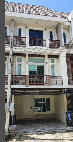 ให้เช่าทาวน์โฮม3ชั้น พรีเมียมเพลส สุคนธสวัสดิ์ ลาดพร้าว เลียบด่วนรามอินทรา 