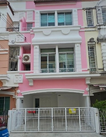 ขายทาวน์โฮม3ชั้น บ้านกลางเมือง บริติชทาวน์ (ศรีด่าน 24) 21 ตร.ว. ใกล้ รถไฟฟ้า ศรีลาซาล รถไฟฟ้าสายสีเหลือง