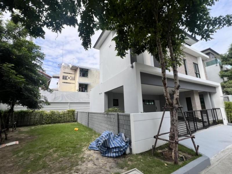 ให้เช่าบ้านเดี่ยว 3 ชั้นหลังมุม 4 ห้องนอน เดอะ ซิตี้ เอกมัย - ลาดพร้าว The City Ekkamai - Ladprao ย่านเลียบด่วน