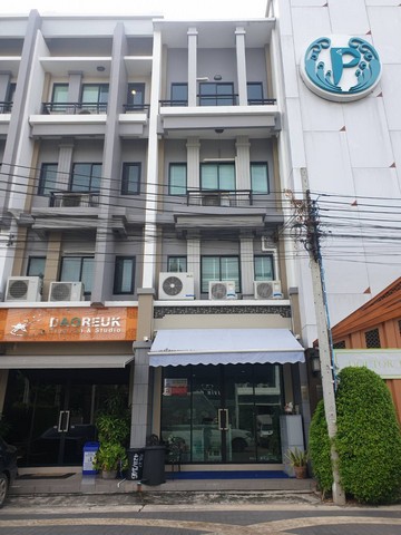 ขายโฮมออฟฟิศ 4 ชั้น โครงการเดอะรีเจนท์ สตรีท ลอนดอน รามอินทรา 109 (พระยาสุเรนทร์) ราคาพิเศษ 7.5 ล้านบาทราคาพิเศษ 7.5 ล้านบาท สนใจสอบถามข้อมูลเพิ่มเติม & นัดดูบ้าน โทร. 087-459-5555 คุณโอ๋รายละเอียดการต่อเติมและตบแต่งค่ะ ชั้น 1 มีแอร์ 1 ตัว- ด้านหน้ากั้นเป็นห้องทำงาน 1 ห้อง- ด้านหลัง บิ้วท์อินเป็นห้องครัว ชั้น 2 มีแอร์ 2 ตัว- กั้นเป็นห้องทำงาน 2 ห้อง- ตู้เก็บเอกสาร- ด้านหลังทำห้องเก