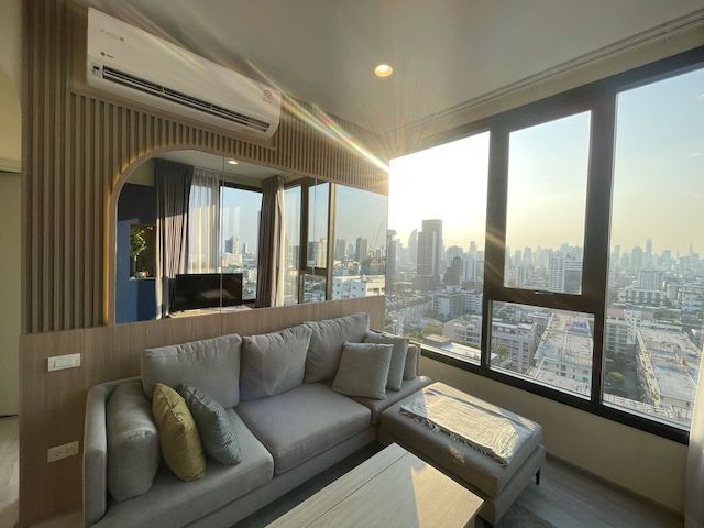 XT Ekkamai, spacious, safe, beautiful view, 19th floor, BTS Ekkamai.***Service for selling/renting houses, condos and giving advice. If interested, contact at any time***Interested in additional details or pictures or making an appointment to see the room, please contact Ekachai.T. 089-799-5598Line ID: @auiauiaui001 (add @ in front)Room type: 2 bedrooms, 2 bathroomsSize 53.5 sq m., 19th floorClean room, beautifully decorated, ready to move in.details-------------------------------------------------- ------------Rental price: 37,000 baht per month-------------------------------------------------- ------------* Complete electrical appliances- Air conditioning- fridge- TV- washing machine-------------------------------------------------- ------------*Nearby important places (Based on information from Google Map)- BTS Ekkamai 1.6 km.- BTS Thonglor 2 km.- ARL Ramkhamhaeng 2.4 km.- Park Lane 1.2 km.- Emporium 3.6 km.- EmQuatier 3.9 km.-------------------------------------------------- ------