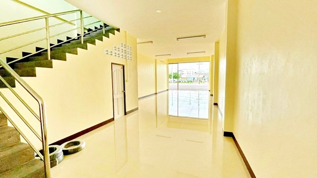 ติดถนนใหญ่ ตลาดกลางบางกระดี่ ให้เช่าพาณิชย์ 2 ชั้น 25ตรว. เทียนทะเล145ตรม. 2นอน 1น้้ำ 2จอดรถ