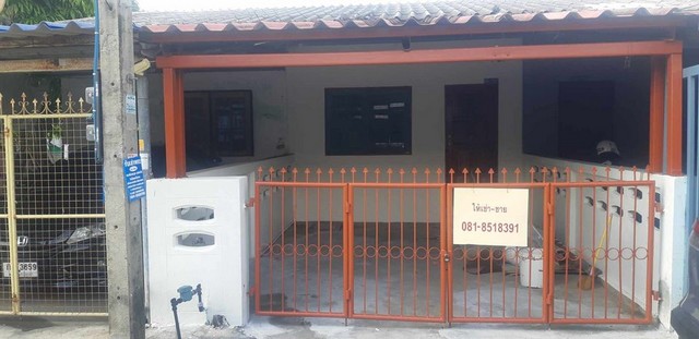 ขายทาวเฮ้าส์ชั้นเดียว หมู่บ้านการเคหะ เนื้อที่ 18 ตรว. หันตรา อยุธยาบ้านชั้นเดียว แบบซี 1 ห้องนอน 1 ห้องน้ำ ที่จอดรถ 1 คันตกแต่งใหม่พร้อมเข้าอยู่ ขายราคา 599,000 บาท ค่าโอนคนละครึ่งจุดเด่น– การเดินทางสะดวก ติดถนน ใกล้เจดีย์– จากเซนทรัลอยุธยา เพียง 4 กม.- จากศูนย์ราชการอยุธยา เพียง 4 กม.– จากโลตัสเพียง 4 กม.- อยู่ในแหล่งชุมชน ตลาด - ใกล้ตัวเมืองอยุธยา- ใกล้สถานีรถไฟพิกัด ห