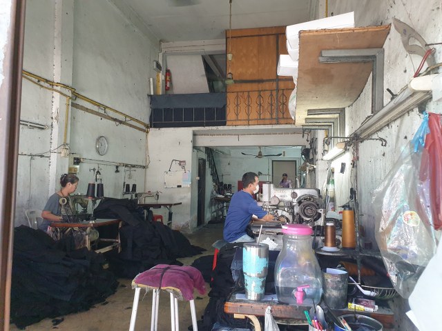 ขายถูก อาคารพาณิชย์ 3 ชั้นครึ่ง 2 คูหา เนื้อที่ 32.2 ตรว.ซอยเอกชัย 80/2 บางบอน กรุงเทพฯ