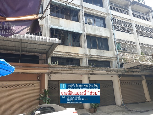 PZ273-274  : ขายอาคารพาณิชย์ 4 ชั้นครึ่ง 2 คูหา 30.3 ตรว. ซ.บ้านสามเหลี่ยม ห่างจากถนน เอกชัยเพียง 100 เมตรและถนนกาญจนาเพียง 120 เมตร เขตบางบอน กรุงเทพราคาขาย 5,500,000 บาท ***รายละเอียด /จุดเด่น***-ขายอาคารพาณิชย์ 4 ชั้นครึ่ง- 2 คูหา -เนื้อที่  30.3 ตรว.-พื้นที่ใช้สอย  640 ตรม- ตัวตึกหน้ากว้าง 8 เมตร ลึก12 เมตร-ห่างจากถนนกาญจนาภิเษก  (สามเหลี่ยมบางบอน) เพียง 120 เมตร -ห่างจากถนน เอกชัยเพียง 50 เมตร-ห่างจาก 