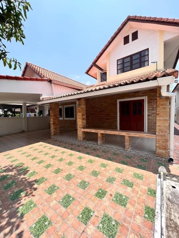 โซนสันทราย ขาย 3.5 ล้าน บ้าน 2 ชั้น เนื้อที่ 54 ตรว. บ้านสวย สภาพดี #ใกล้แยกรวมโชค ใกล้เมือง เดินทางสะดวกสบาย #ซื้ออยู่เองหรือปล่อยเช่าได้เนื้อที่ 54 ตรว.3 ห้องนอน 2 ห้องน้ำห้องโถง1 ห้องครัว1 ที่จอดรถขาย 3,500,000 บาท โอนฟรีบริ​การยื่น​สินเชื่อ​ทุก​ธนาคาร​ฟรี​ ไม่มีค่าใช้จ่ายเอกสารที่ใช้ยื่นแบงค์สำหรับพนักงาน​ทำงานประจำ1. สำเนาบัตรประชาชน2. สำเนาทะเบียนบ้าน3. สลิปเงินเดื