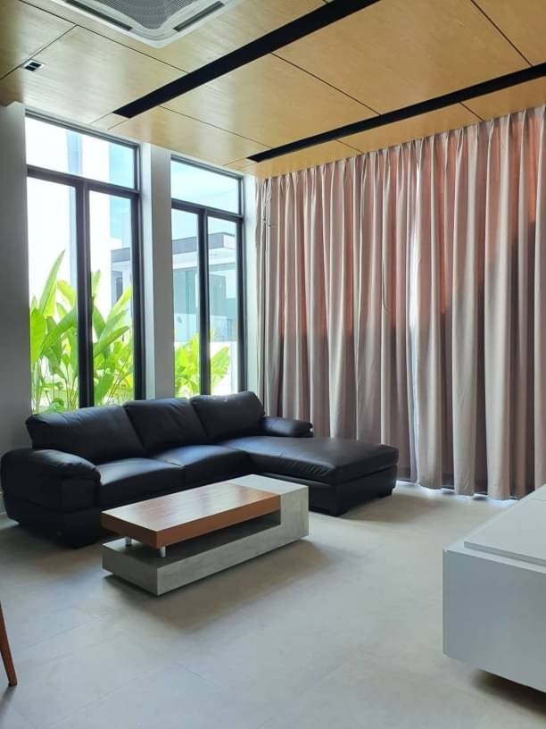 พูลวิลล่าสวยหรู ให้เช่า 150,000 บาท/เดือน 100 ตรว. 3 นอน 4 น้ำ พูลวิลล่าชั้นเดียว สไตล์โมเดิร์น โซนช่างเคี่ยน อำเภอเมือง