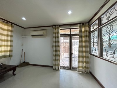 ให้เช่าบ้านเดี่ยว2ชั้นห้วยขวาง4นอน2น้ำแอร์5เครื่องใกล้รร.จันท์หุ่นเช่า32,000บาท