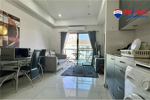 สัมผัสเสน่ห์ของสยาม โอเรียนเต็ล เอเลแกนซ์ ในพระตำหนัก บ้านพักขนาด 1 ห้องนอน 35 ตร.ม. อันมีสไตล์ พร้อมวิวทะเลบางส่วนอันน่าหลงใหล ใช้ชีวิตอย่างสะดวกสบายบนทำเลศักยภาพแห่งนี้ พร้อมยกระดับไลฟ์สไตล์ของคุณด้วย Siam Oriental Eleganceคุณสมบัติที่สำคัญ:1 ห้องนอน,35 ตร.ม.ชั้น 8วิวทะเลบางส่วน,เจ้าของบริษัทค่าโอน 50/50ค่าบำรุงรักษา 39 บาท/ ตร.ม.