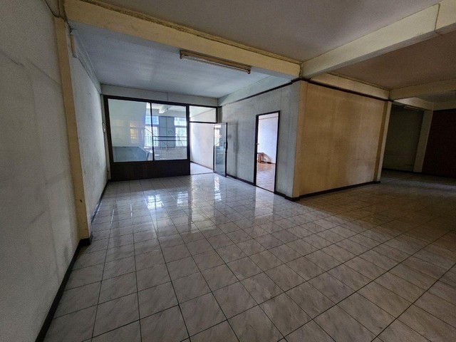 PO194 ให้เช่า อาคารพาณิชย์ 3 คูหา ถนนสุขุมวิท  เขตบางนา ใกล้ BTS แบริ่ง เหมาะทำโชว์รูม ออฟฟิศ คาเฟ่ หลากหลายกิจการ