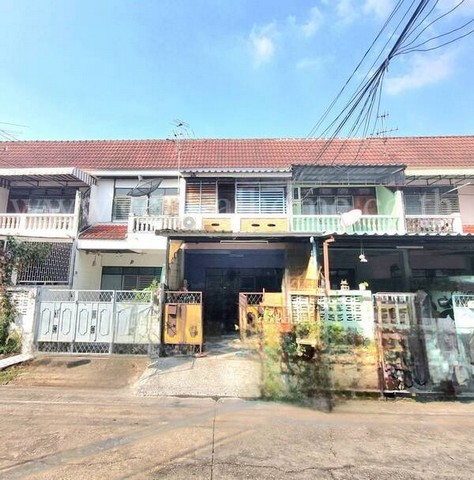 รหัสทรัพย์ : 4969ทาวน์เฮ้าส์ หมู่บ้าน ทิพย์มณฑล วิลเลจ บรมราชชนนี 64 ติดถนนใหญ่ที่ตั้ง ถนนบรมราชชนนี แขวงศาลาธรรมสพน์ เขตทวีวัฒนา กรุงเทพฯ 10170 รายละเอียดทรัพย์- ทาวน์เฮ้าส์ 2 ชั้น, ขนาดพื้นที่ 18 ตารางวา, พื้นที่ใช้สอย 140 ตารางเมตร- 3 ห้องนอน, 2 ห้องน้ำ, 1 ห้องรับแขก, 1 ที่จอดรถ - หน้าบ้านหันทิศใต้- ทำเลในซอยเงียบสงบสถานที่และทำเลใกล้เคียง - ใกล้มหาวิทยาลัยมหิดล , ใกล้มหาวิท