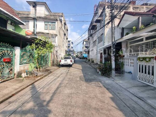 ทาวน์เฮ้าส์ ทิพย์มณฑล วิลเลจ บรมราชชนนี 64 ตลิ่งชัน ติดถนนใหญ่ ใกล้ มหาวิทยาลัยมหิดล