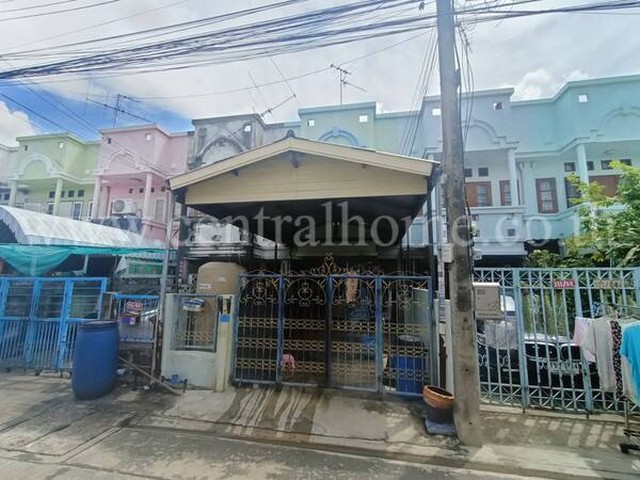 รหัสทรัพย์ : 4749ทาวน์เฮ้าส์ หมู่บ้าน สราสินีวิลล์ พหลโยธิน 62ที่ตั้ง : ถนนพหลโยธิน  ซอยพหลโยธิน 62  ตำบลคูคต อำเภอลำลูกกา  ปทุมธานี 12150รายละเอียดทรัพย์ :- เนื้อที่ 20 ตร.ว พื้นที่ใช้สอย 120 ตร.ม- 3 ห้องนอน 2 ห้องน้ำ บ้านหันทิศเหนือ- 1 ห้องนั้งเล่น 1 ห้องครัว- พื้นบนปาเก้ พื้นล่างกระเบื้อง- ต่อหลังคาสำหรับจอดรถ จอดรถ 1 คันสิ่งอำนวยความสะดวก :- สโมสร เจ้าหน้าที่รักษาความปลอดภัย 24 ชั