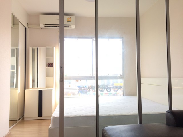 ให้เช่า Plum Condo บางใหญ่ สเตชั่น ซอยคลองถนน ใกล้ สถานีรถไฟฟ้าสายสีม่วง คลองบางไผ่ และ ใกล้ห้างเซ็นทรัลเวสท์เกต**ราคาเช่า 5,500 บาท/เดือน**สัญญาเช่าขั้นต่ำ 1 ปี เงินประกัน 2 เดือน ล่วงหน้า 1 เดือนสนใจติดต่อสอบถามได้ค่ะ089-636-4542 ขนาดห้อง 23.5 ตารางเมตร1 ห้องนอน 1 ห้องน้ำ 1 ห้องนั่งเล่นพร้อมเข้าอยู่เฟอร์นิเจอร์และเครื่องใช้ไฟฟ้าครบ การเดินทางสะดวกสถานที่ใกล้เคียง :- สถานีรถไฟฟ้