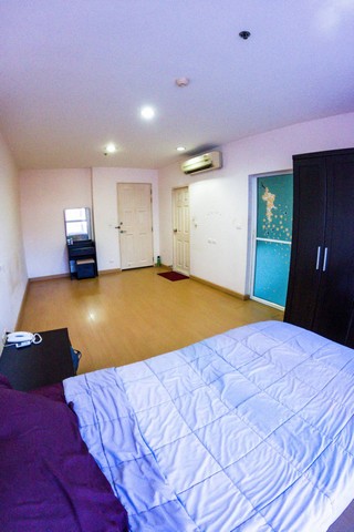 คอนโดไลฟ์ แอท บีทีเอส ท่าพระ (Life@BTS Thapra)ราคา 1,590,000 บาทสินชัย ศิริสุขชัยวุฒิโทร 080 073 0029 ขนาดห้อง 33 ตร.ม. ชั้น 15  แบบห้อง 1 ห้องนอน 1 ห้องน้ำ 1 ห้องครัว ระเบียงหันออกทิศตะวันออก ที่จอดรถในอาคาร  1 คันต่อห้อง.[ส่วนกลาง] Lobby สวนลอยฟ้าวิวเมือง สระว่ายน้ำ ห้องออกกำลังกาย ห้องซาวน่า 7-11 และร้านซักผ้า ใต้อาคาร Key Card Access และระบบแสกนนิ้ว.[สถานที่ใกล้เคียง] BTS ตลาดพลู BRT ราชพฤกษ์ ตลาดพลู สถานีรถไฟ 