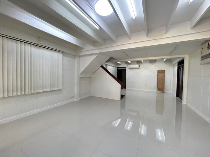 ให้เช่าบ้านเดี่ยวพระราม9มี5นอน3น้ำตกแต่งใหม่จดทะเบียนได้เช่า35,000บาท