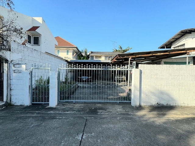 WW219ppขาย #บ้านเดี่ยว หมู่บ้านอมรพันธ์ 9 ถนน เสนานิคม1 ซอย 42 แยก 11-2 #ใกล้btsเสนานิคม