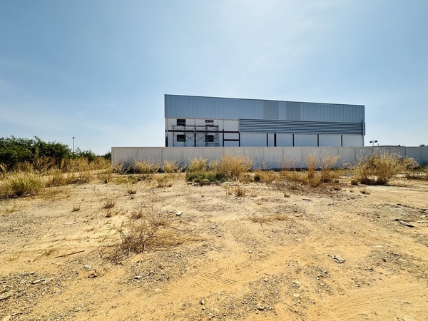 ขายที่ดินถนนลาดกระบัง ใกล้สนามบินสุวรรณภูมิ1 ไร่ ถมแล้วอยู่ในซอยตาแม็กซ์ ถนนลาดกระบัง4 กม. จากสนามบินสุวรรณภูมิ1 กม. จากสถานีแอร์พอร์ตลิ้งค์ ลาดกระบังด้านหน้าหันไปทางทิศตะวันออกด้านขวาติดสำนักงานบริษัทขนาดใหญ่ ด้านซ้ายติดที่ดินเปล่ามีโรงแรมชื่อ แอร์พอร์ตรีสอร์ท สุวรรณภูมิ อยู่ในซอยเดียวกันปากทางเข้ามีร้านอาหารอีสานเข้าออกได้สองทางคือถนนลาดกระบ